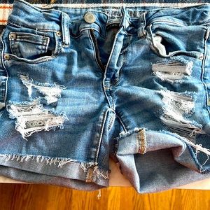 American eagle. Size 6. Midi Jean shorts